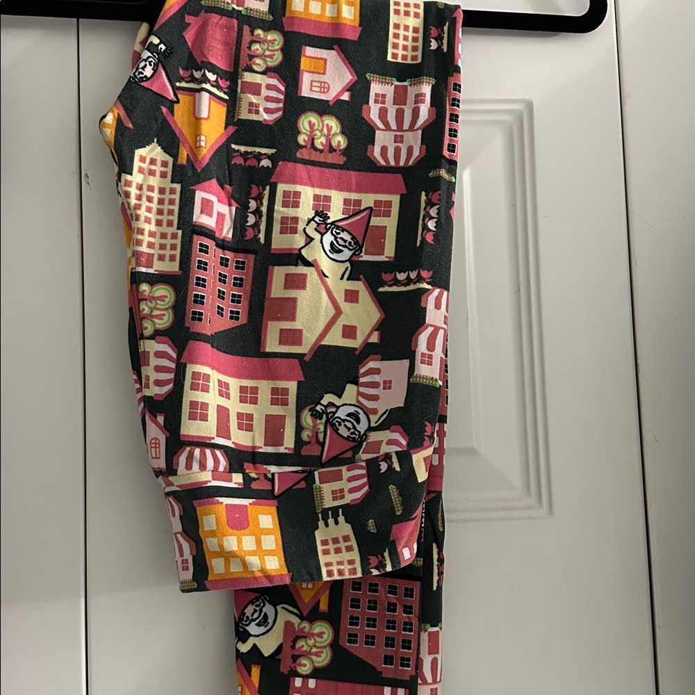 LuLaRoe Gnome House Leggings-OS